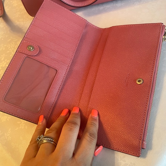 Coach Crossbody - Picture 3 of 4